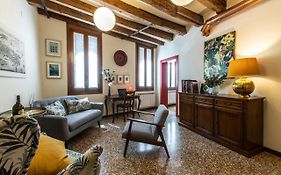 Riva De Biasio Charming Apartment R&R